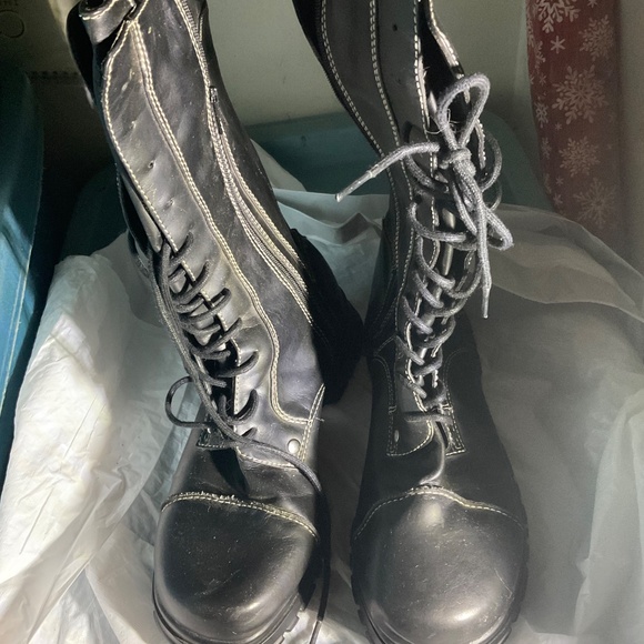 Women’s combat style boots - Picture 3 of 9